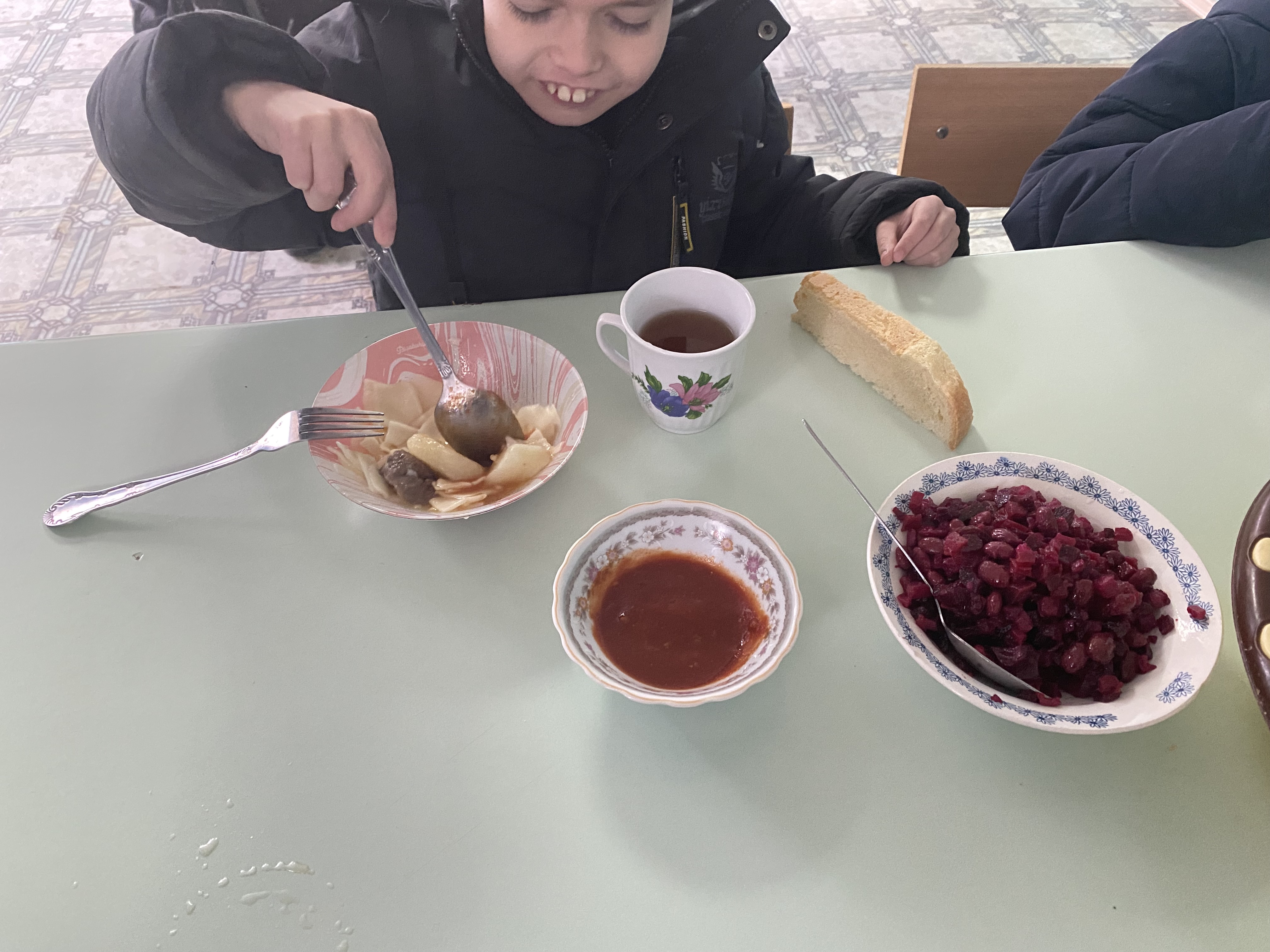 Идет комиссия по питанию по графику.